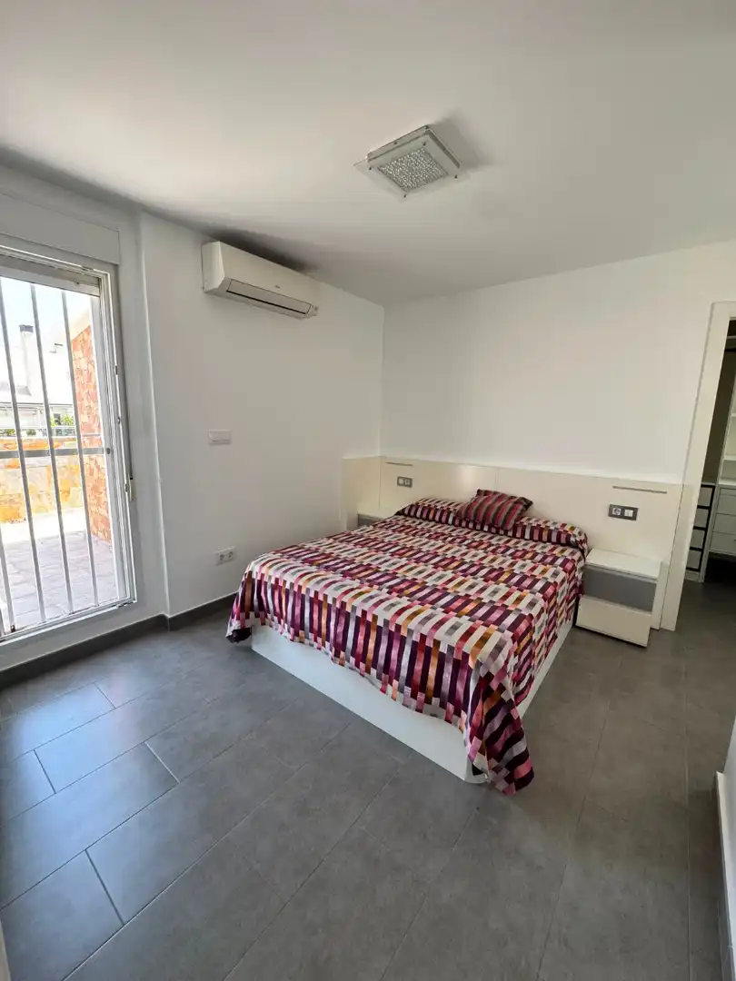 Habitación de Ático de alquiler en Valencia con Aire acondicionado, Terraza y Amueblado