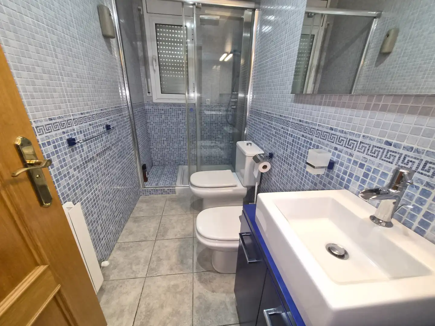 Bathroom of Houses for sale in Roda de Berà  with Private garden, Terrace and Oven