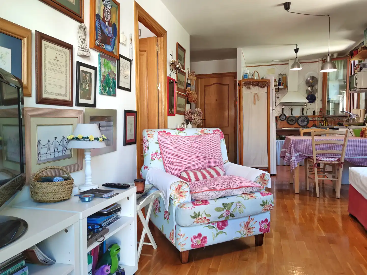 Sala de estar de Apartamento en venta en Ezcaray con Calefacción, Amueblado y Balcón