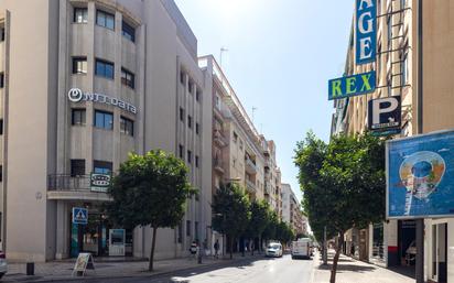 Vista exterior de Pis en venda en  Granada Capital amb Aire condicionat, Calefacció i Balcó