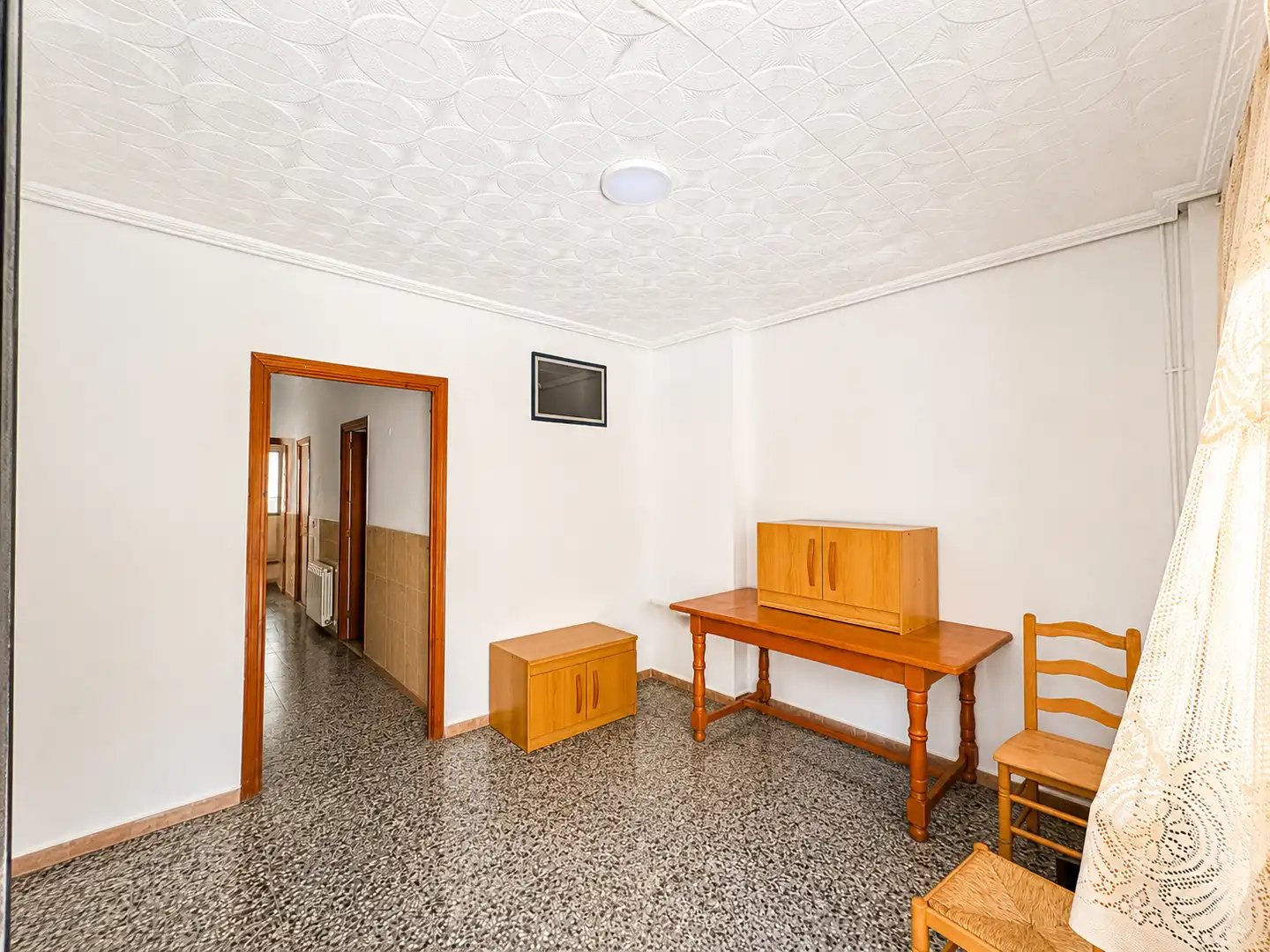 Sala d'estar de Casa adosada en venda en Chiva amb Terrassa, Traster i Forn