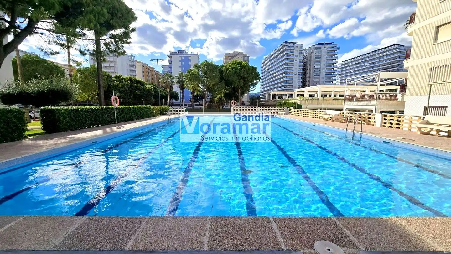 Piscina de Apartamento de alquiler en Gandia con Aire acondicionado, Calefacción y Piscina comunitaria