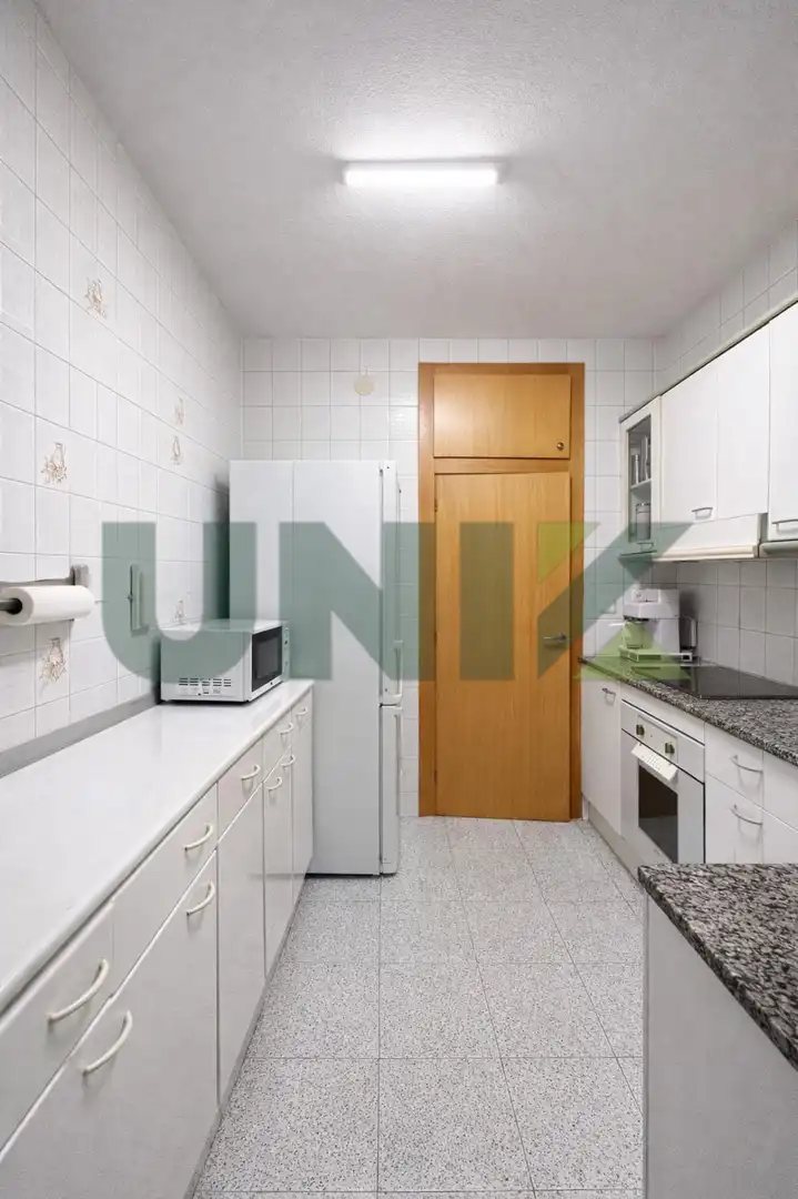Küche von Wohnung zum Verkauf in Barcelona mit Klimaanlage und Terrasse