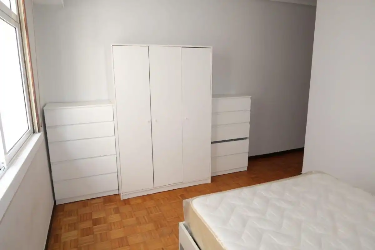 Schlafzimmer von Wohnung zur Miete in A Coruña Capital  mit Parkett