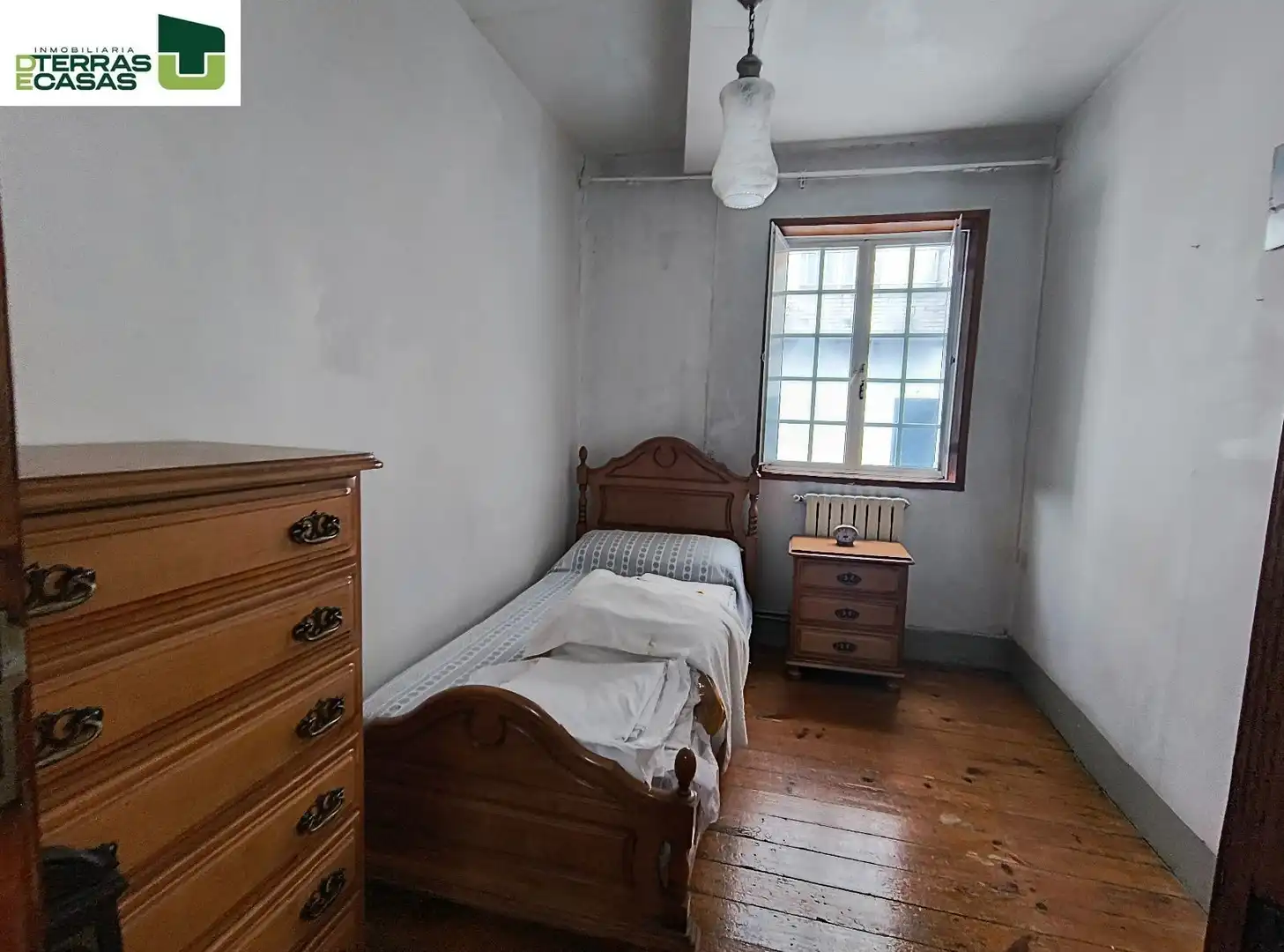Dormitori de Casa o xalet en venda en Pontevedra Capital  amb Terrassa, Traster i Moblat