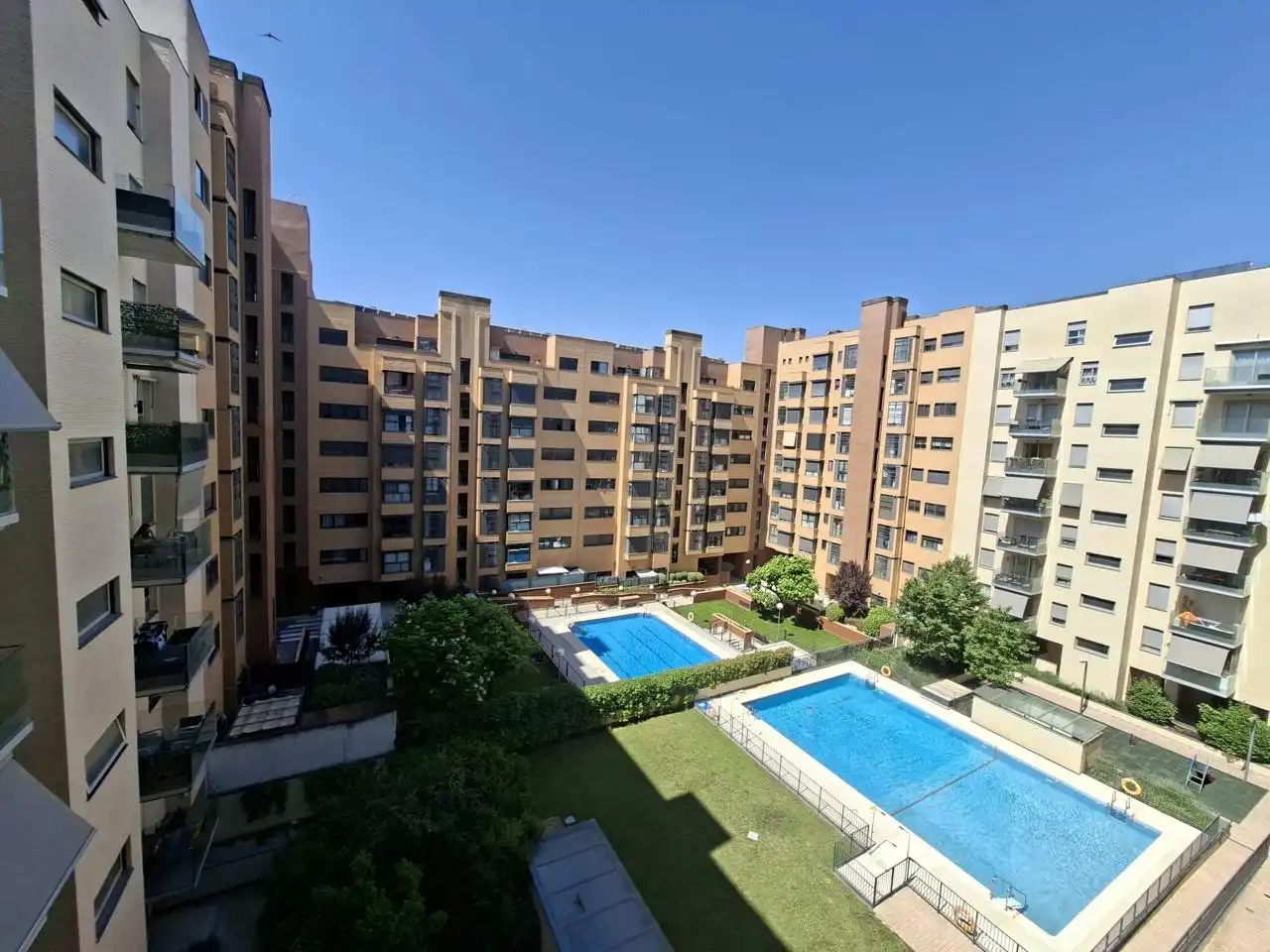 Swimming pool of Flat for sale in Madrid  with Air Conditioner, Heating and Terrace
