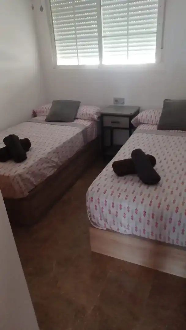 Schlafzimmer von Wohnungen zur Miete in Roquetas de Mar mit Klimaanlage, Schwimmbad und Balkon