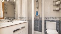 Bathroom of Flat for sale in  Madrid Capital  with Air Conditioner, Heating and Storage room