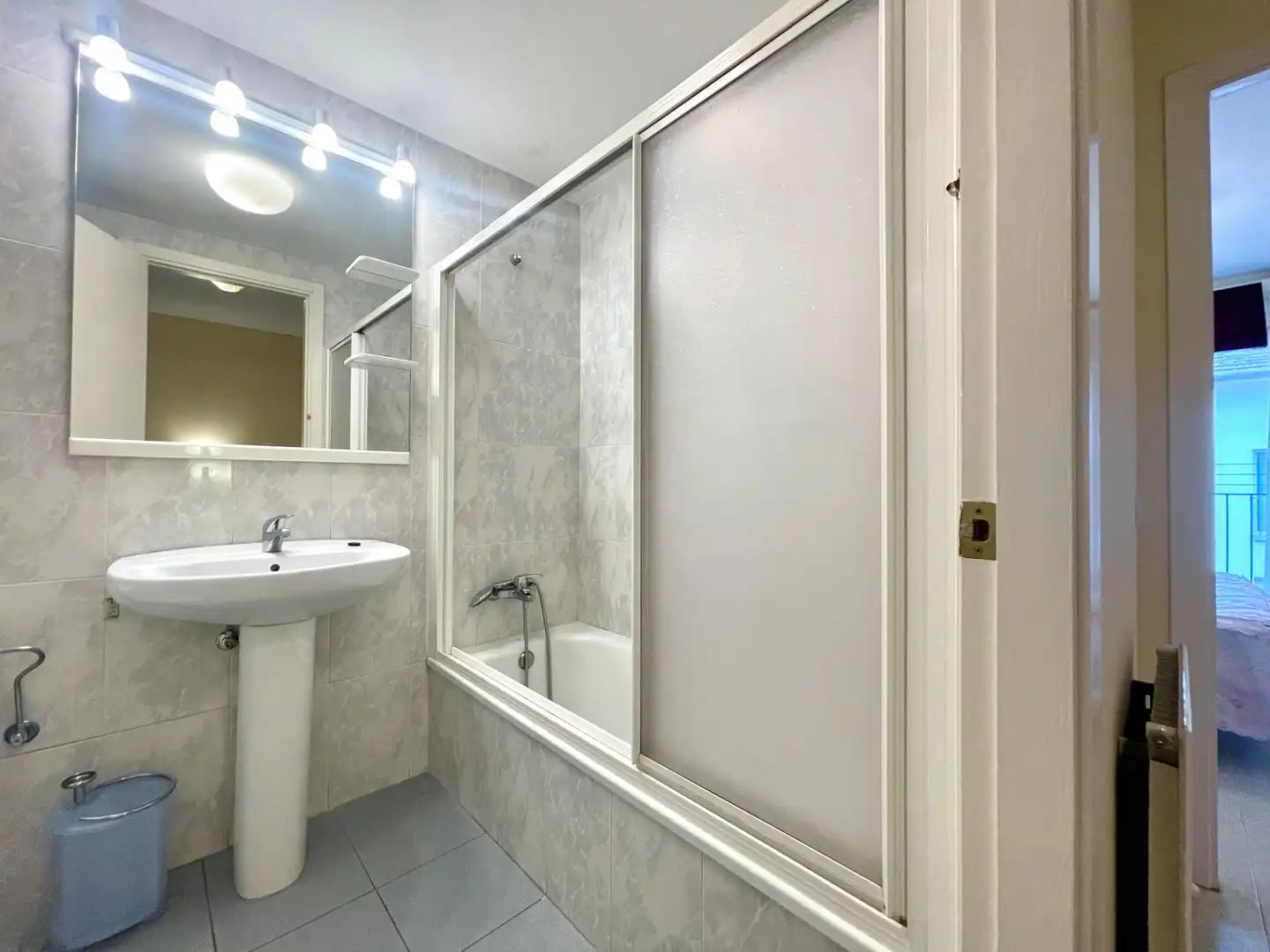 Baño de Casa adosada en venta en Sant Joan de les Abadesses con Calefacción, Jardín privado y Trastero