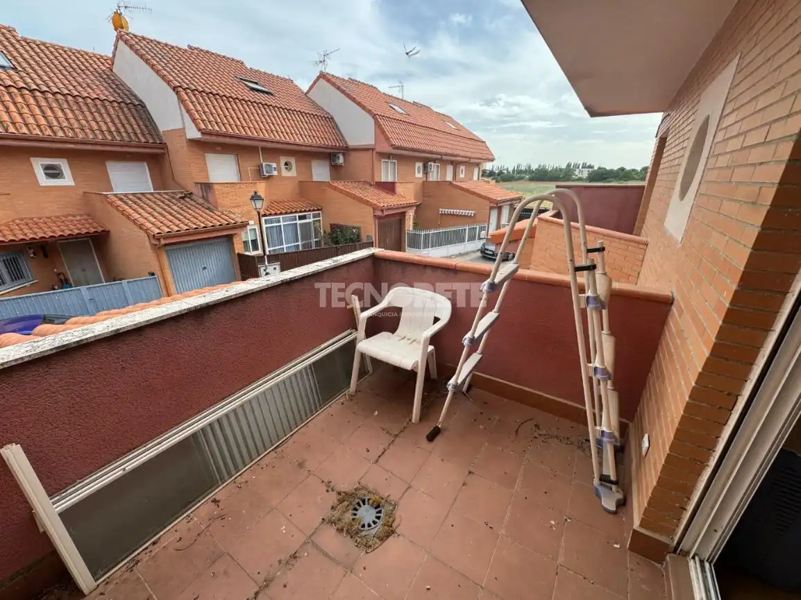 Terrassa de Casa adosada en venda en Yunquera de Henares amb Calefacció i Terrassa