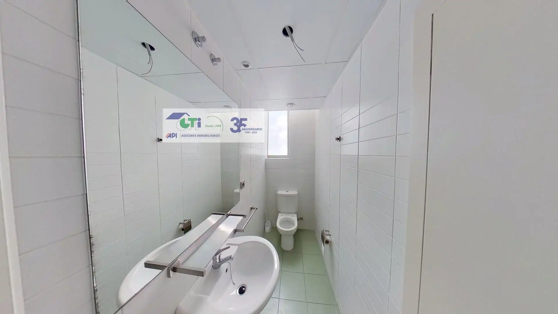 Bathroom of Commercial properties for rent in Zaragoza