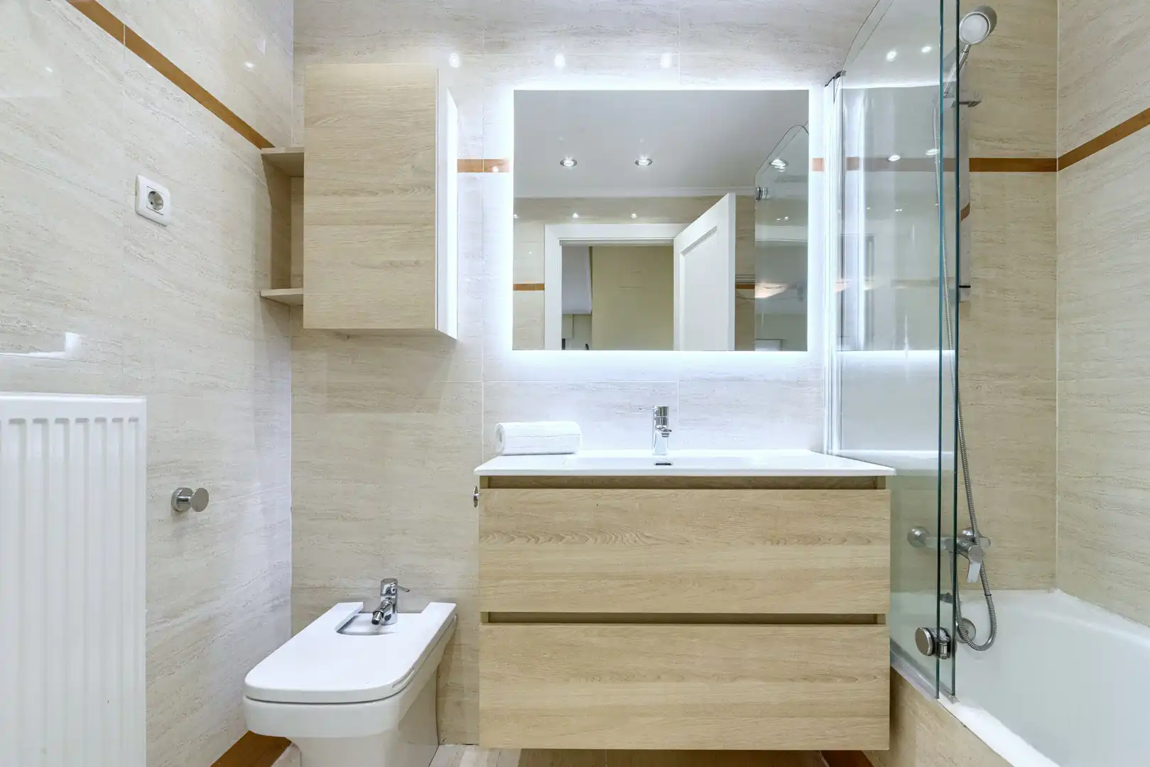 Bathroom of Flat for rent in Bilbao   with Heating, Furnished and Oven
