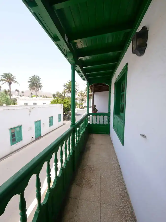Vista exterior de Casa o xalet en venda en Haría amb Terrassa, Traster i Moblat