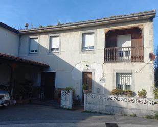 Exterior view of House or chalet for sale in Santa Cruz de Bezana