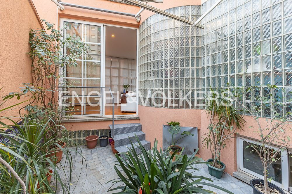 Terrace of House or chalet for sale in L'Hospitalet de Llobregat  with Air Conditioner, Heating and Parquet flooring