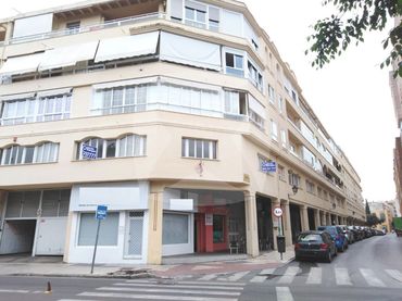 Office space with lift for sale in Zurbaran