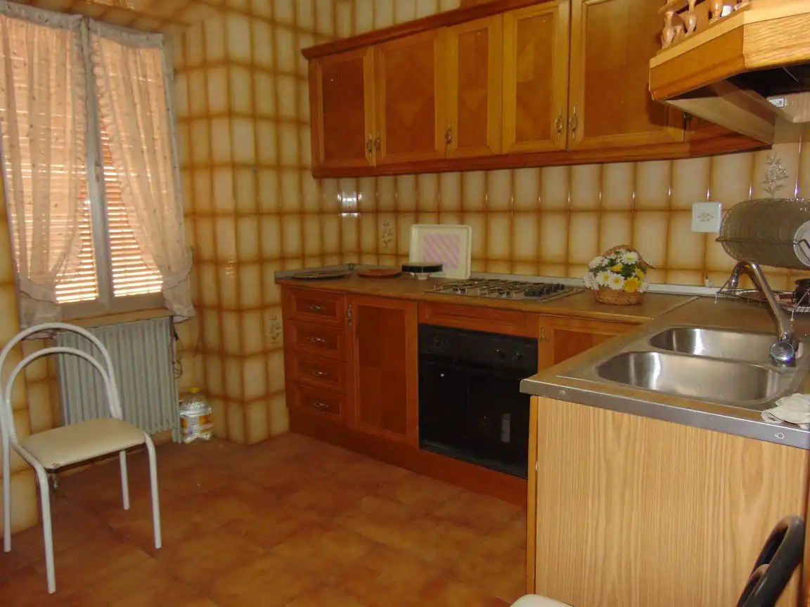 Cuina de Casa o xalet en venda en Valdepeñas amb Calefacció, Terrassa i Traster