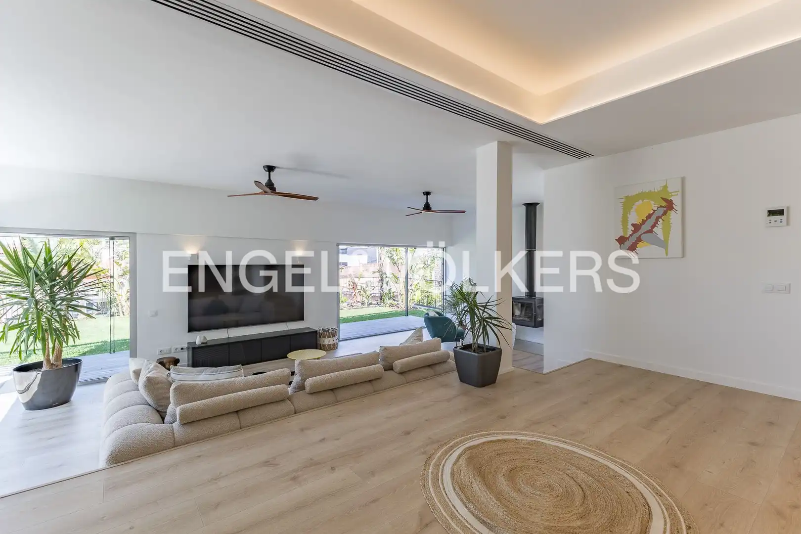 Sala d'estar de Casa o xalet en venda en Esplugues de Llobregat amb Aire condicionat, Calefacció i Jardí privat