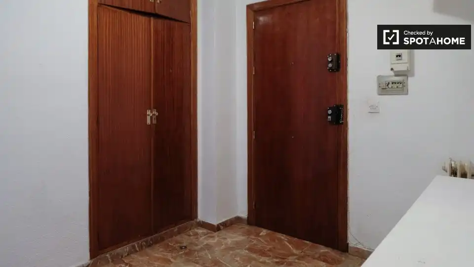 Apartament per a compartir en Granada amb Aire condicionat, Terrassa i Moblat