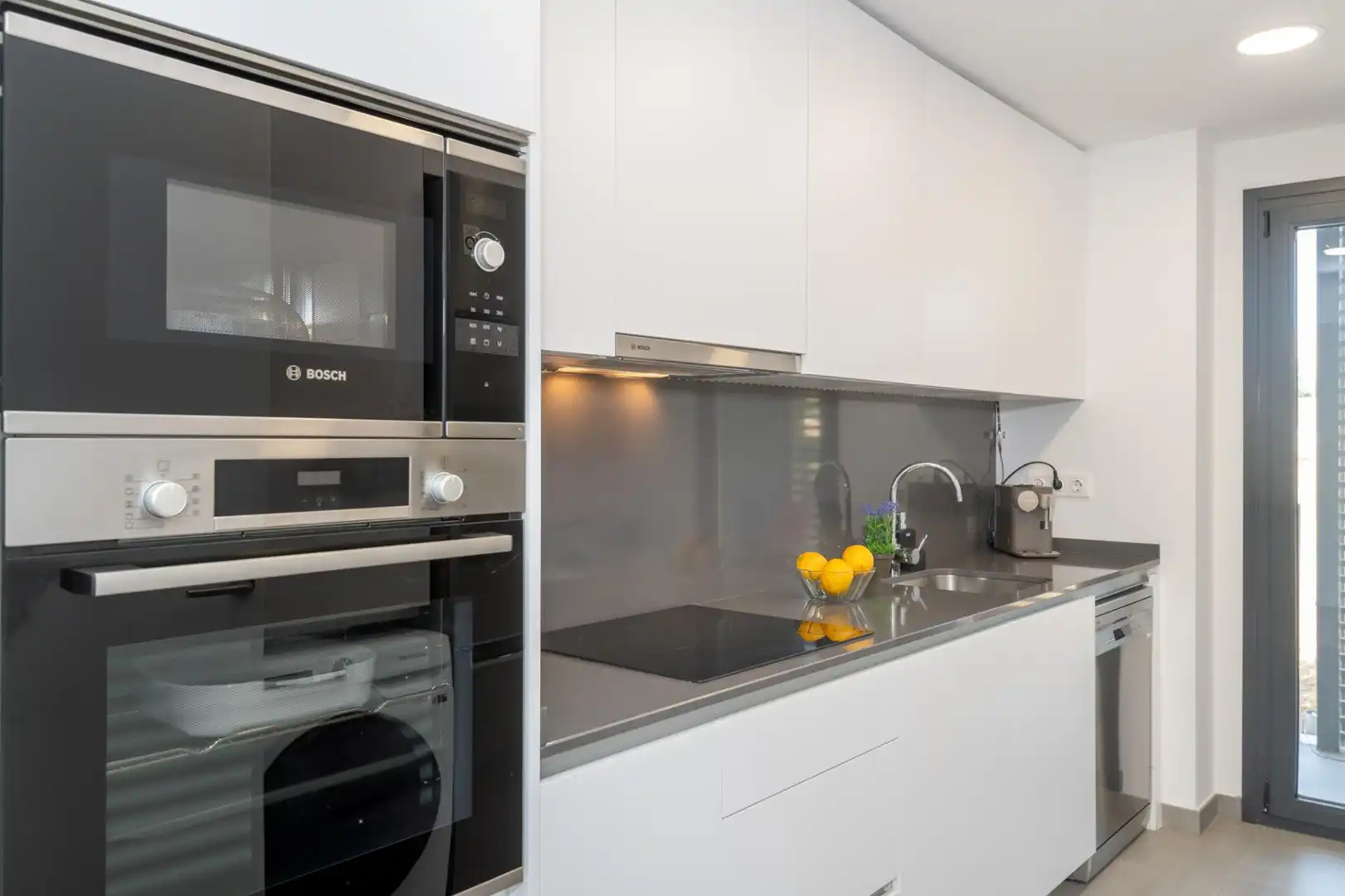 Cuina de Apartament de lloguer en Girona amb Parquet i Piscina comunitària