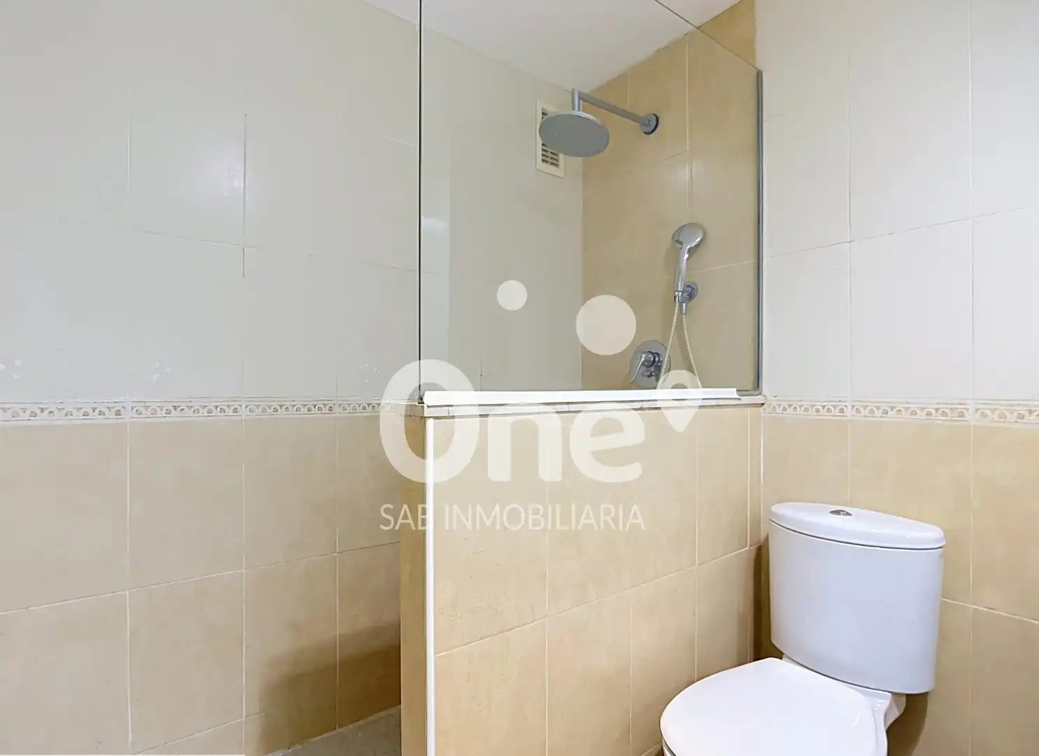 Bathroom of Flat for sale in Paterna  with Air Conditioner, Heating and Parquet flooring