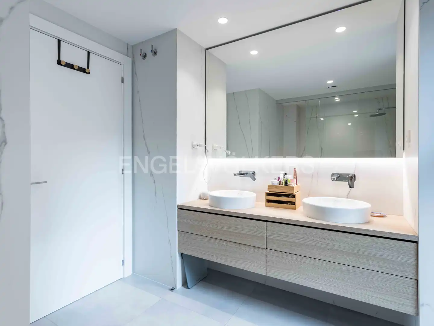 Bathroom of Attic for rent in Barcelona  with Air Conditioner, Heating and Parquet flooring
