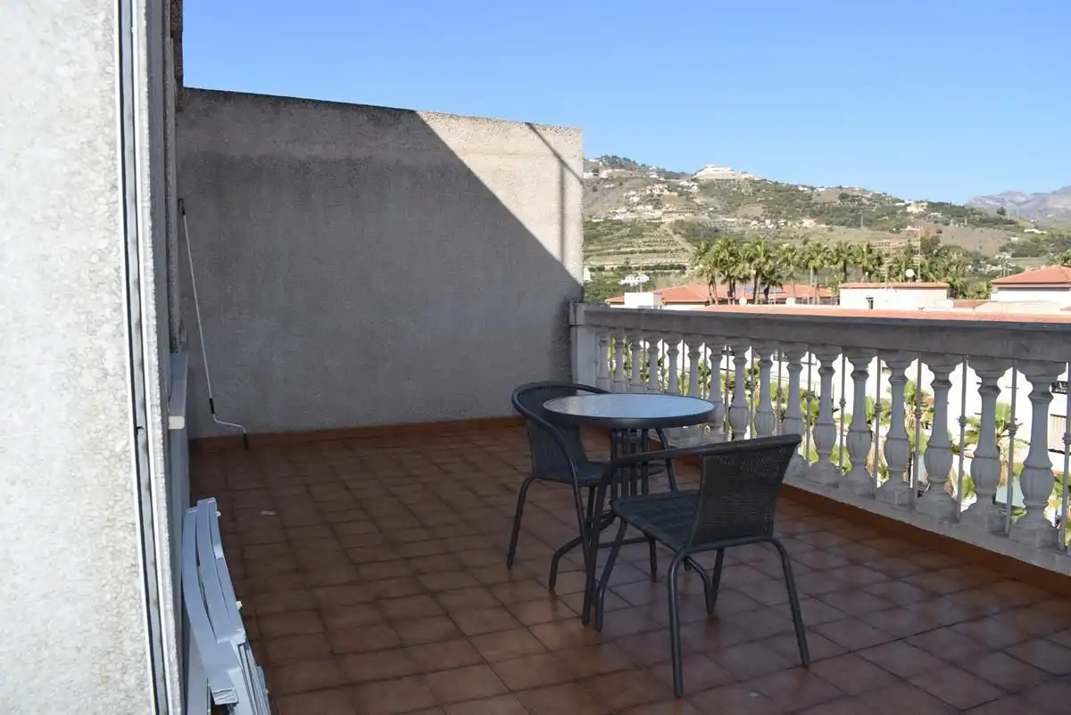 Terrasse von Dachboden zur Miete in Almuñécar mit Terrasse, Möbliert und Ofen