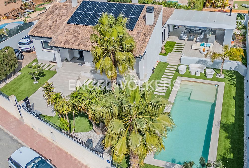 Vista exterior de Casa o chalet en venta en Mutxamel con Aire acondicionado, Calefacción y Jardín privado