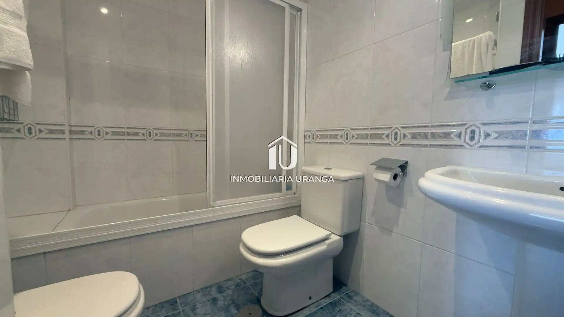 Bathroom of Flat for sale in Laredo  with Heating, Terrace and Furnished