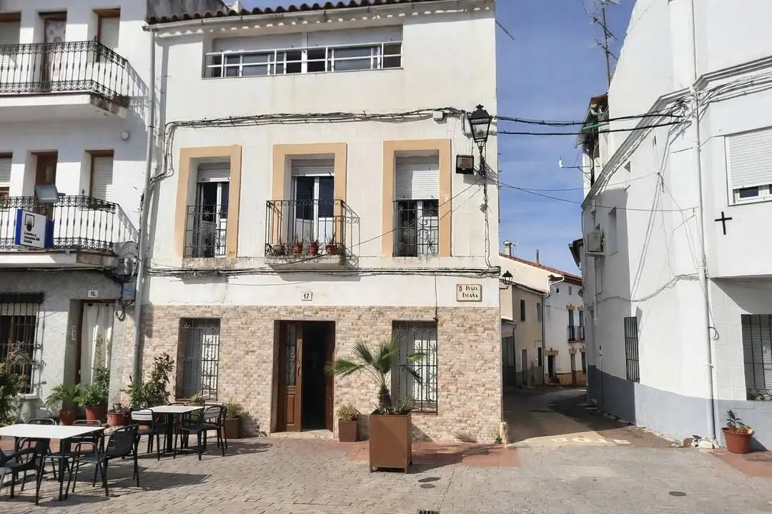 Haus oder Chalet zum Verkauf in Alía mit Abstellraum und Balkon