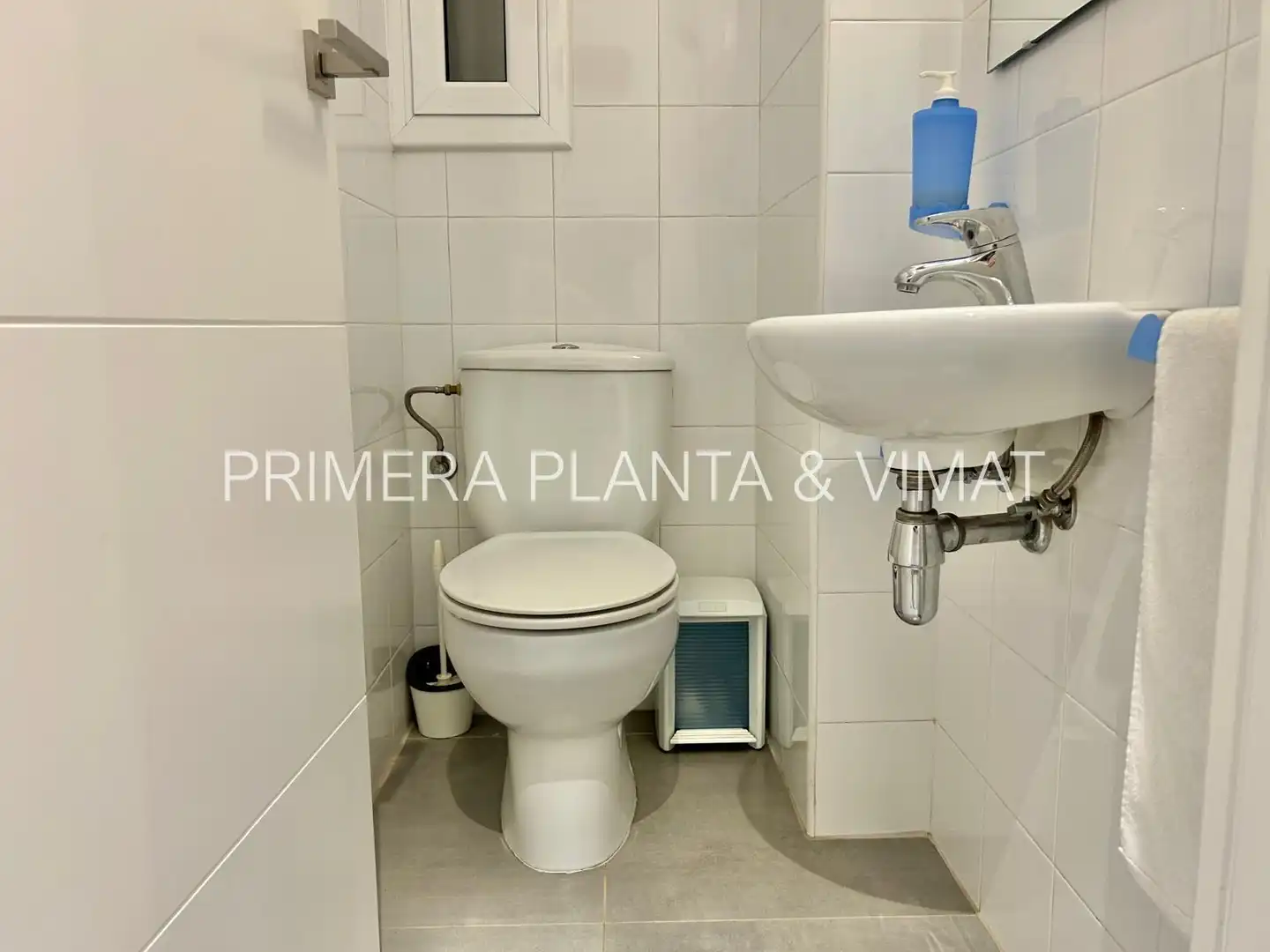 Badezimmer von Erdgeschoss zum Verkauf in Canet de Mar mit Klimaanlage, Heizung und Terrasse