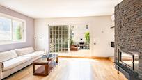 Sala d'estar de Casa o xalet en venda en Corbera de Llobregat amb Aire condicionat, Calefacció i Jardí privat