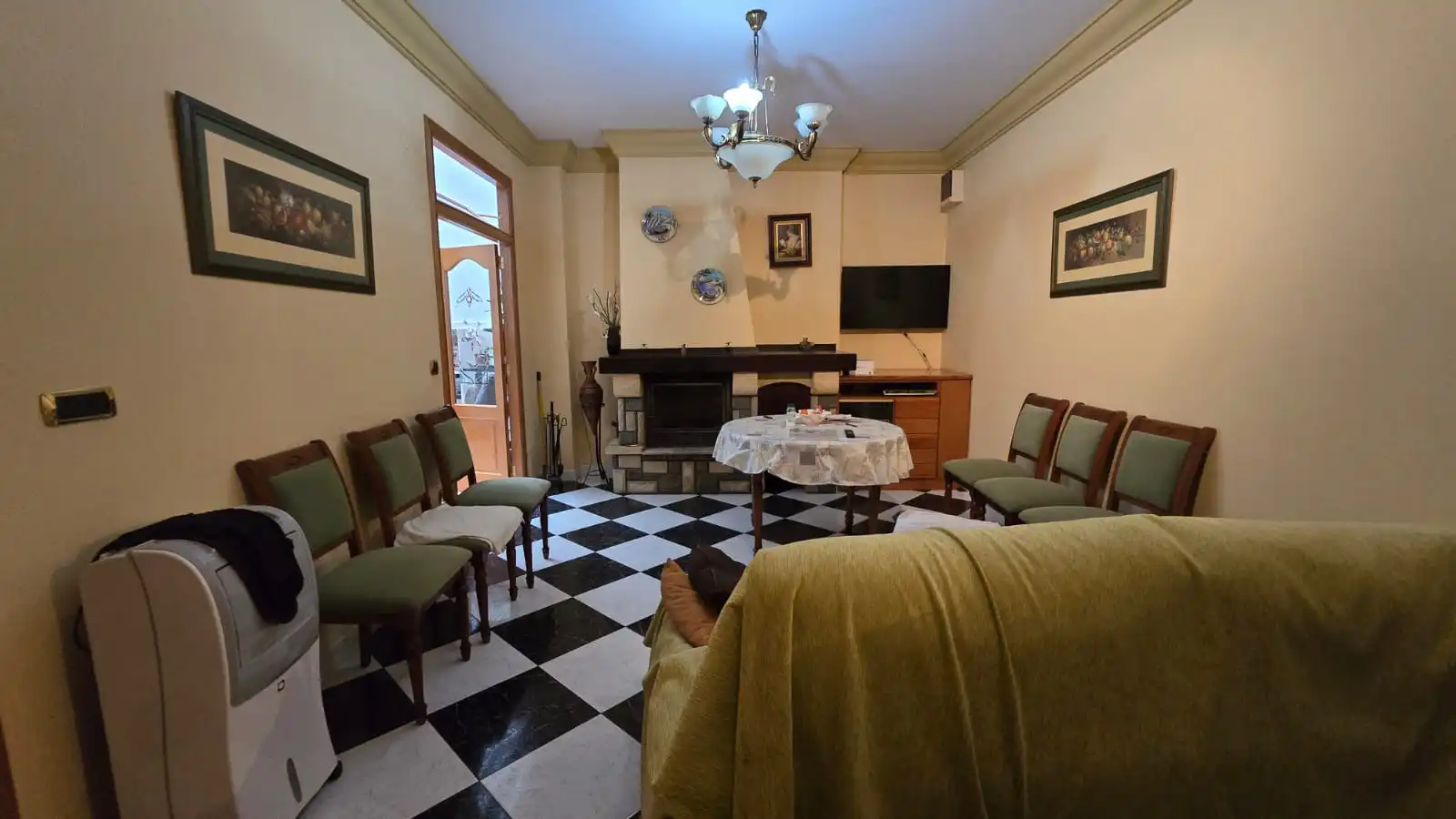 Sala d'estar de Casa adosada en venda en Oliva amb Terrassa i Moblat