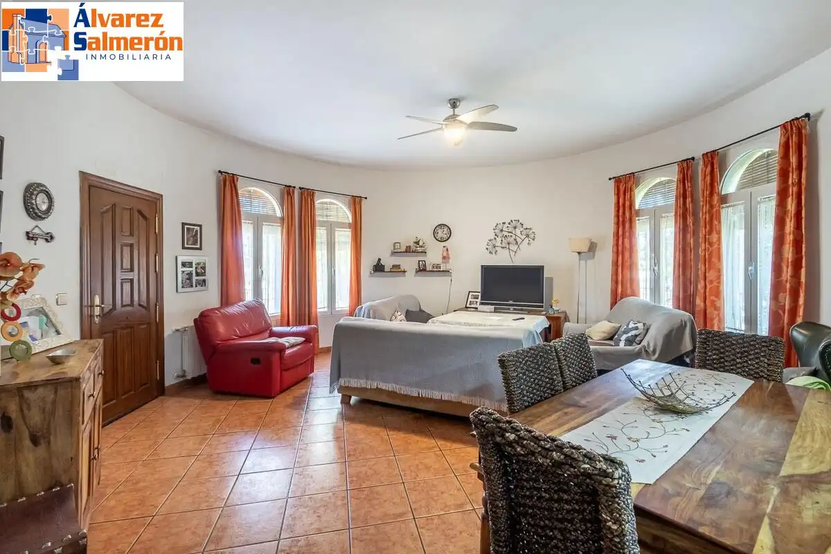 Detached house with pool for sale in Calle del Arache, imagen 6