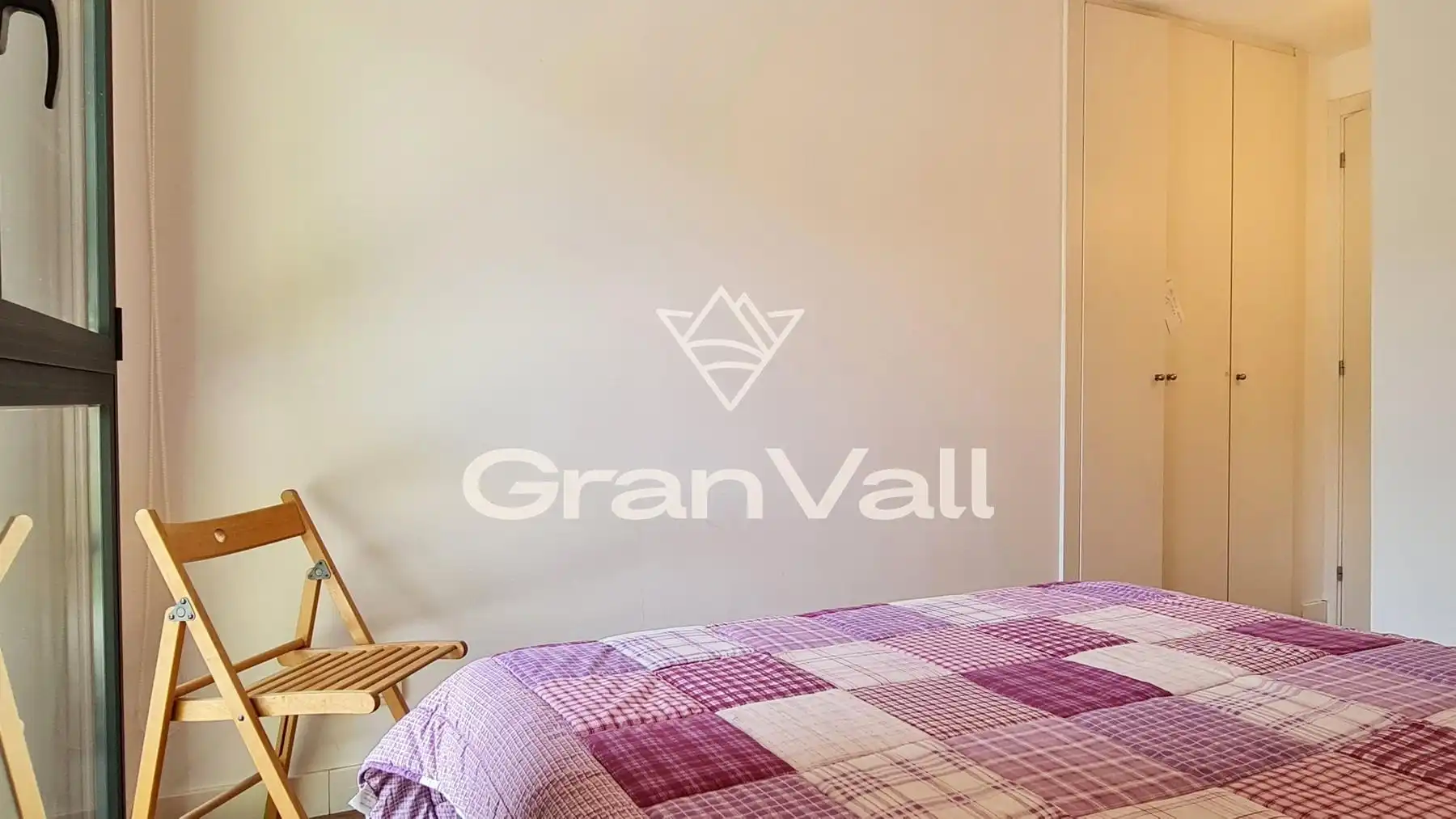 Schlafzimmer von Erdgeschoss zum Verkauf in Saillagouse mit Heizung, Privatgarten und Parkett