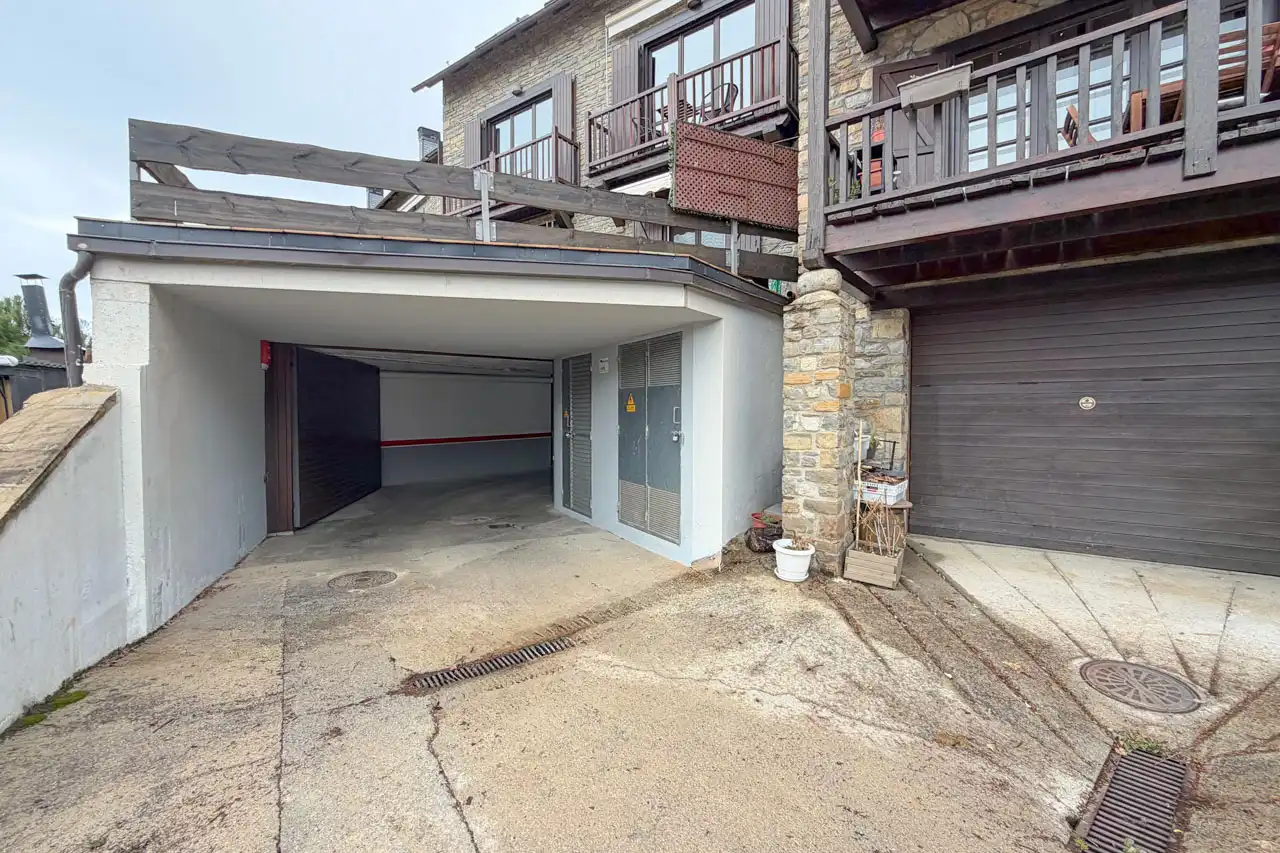 Parking de Dúplex en venta en Vielha e Mijaran con Calefacción, Jardín privado y Parquet