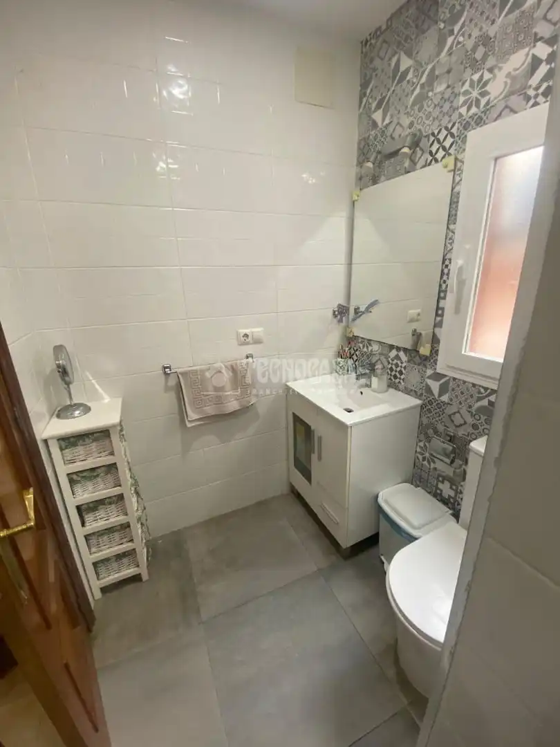 Baño de Casa adosada en venta en Sanlúcar la Mayor