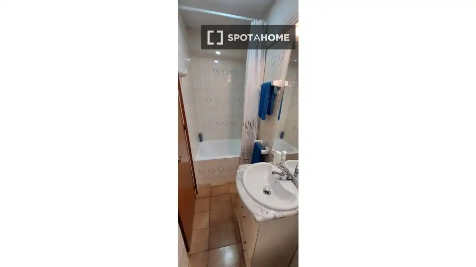 Badezimmer von Wohnung zur untervermieten in Sant Just Desvern mit Klimaanlage, Heizung und Terrasse