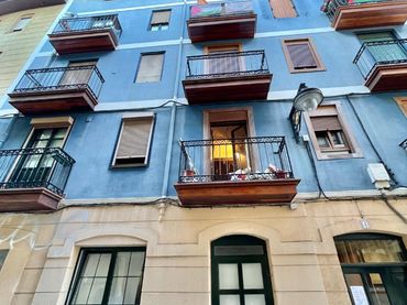 Flat with balcony for sale in Atarazanas Kalea
