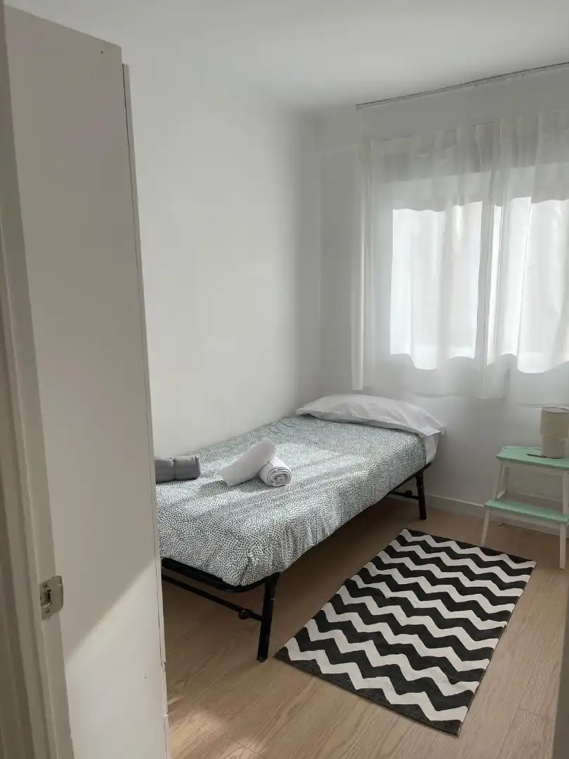 Habitación de Piso de alquiler en Málaga con Aire acondicionado, Amueblado y Lavadora