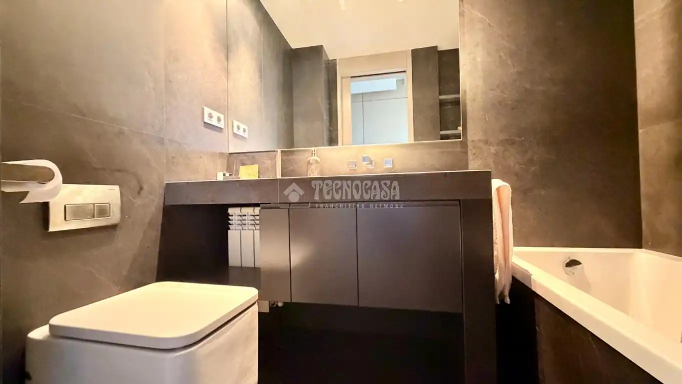 Bany de Pis en venda en Madrid amb Aire condicionat, Calefacció i Terrassa