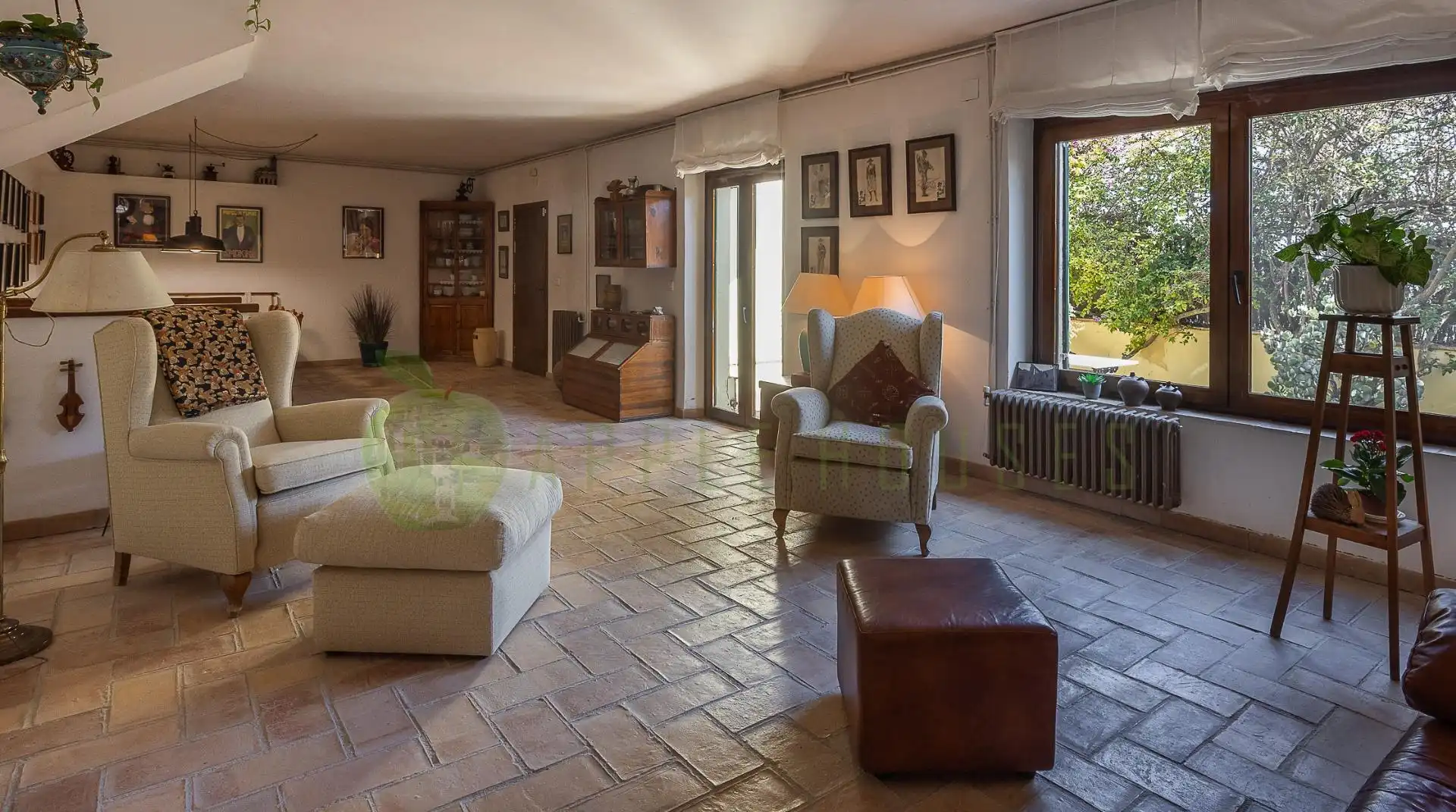 Sala d'estar de Casa o xalet en venda en Vilanova i la Geltrú amb Aire condicionat, Calefacció i Jardí privat