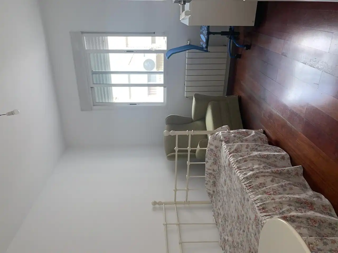 Schlafzimmer von Dachboden zur Miete in Madrid mit Klimaanlage, Heizung und Möbliert