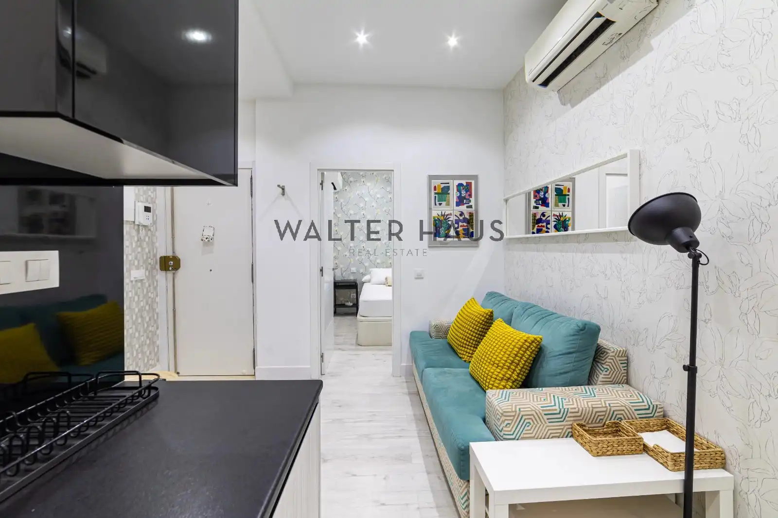 Living room of Flat for sale in Madrid  with Air Conditioner, Furnished and Oven