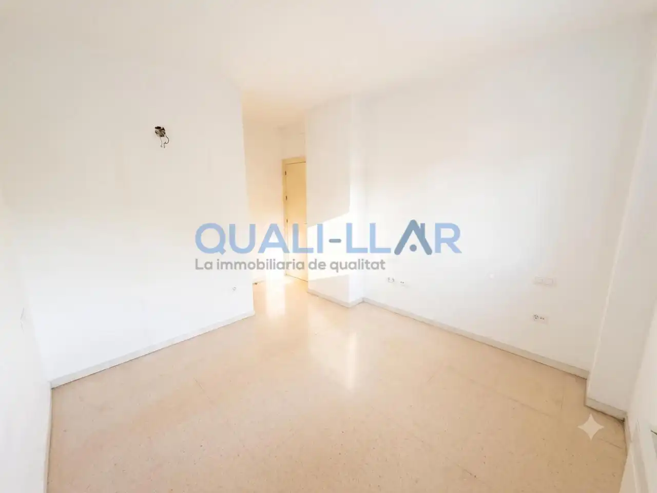 Habitación de Apartamento en venta en Vilanova i la Geltrú con Calefacción, Trastero y Balcón