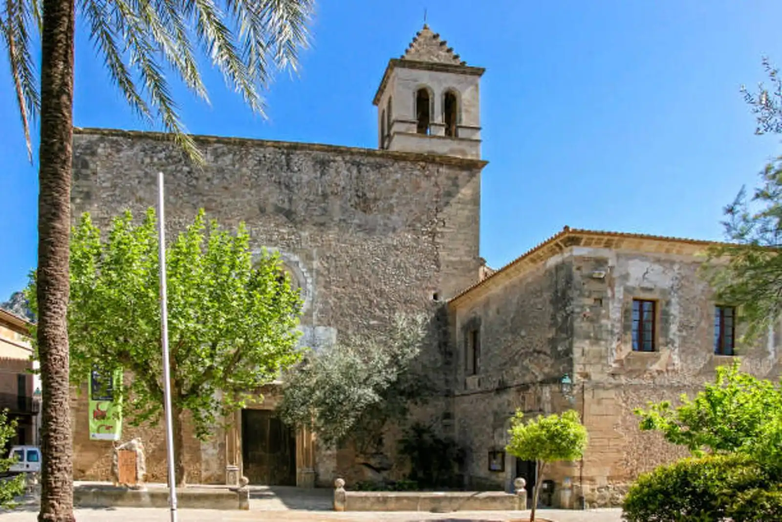 Außenansicht von Einfamilien-Reihenhaus zum Verkauf in Pollença mit Klimaanlage, Heizung und Terrasse