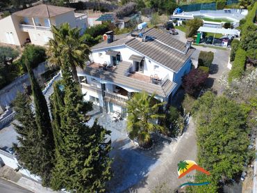 Casa amb piscina en venda a Aiguaviva Parc