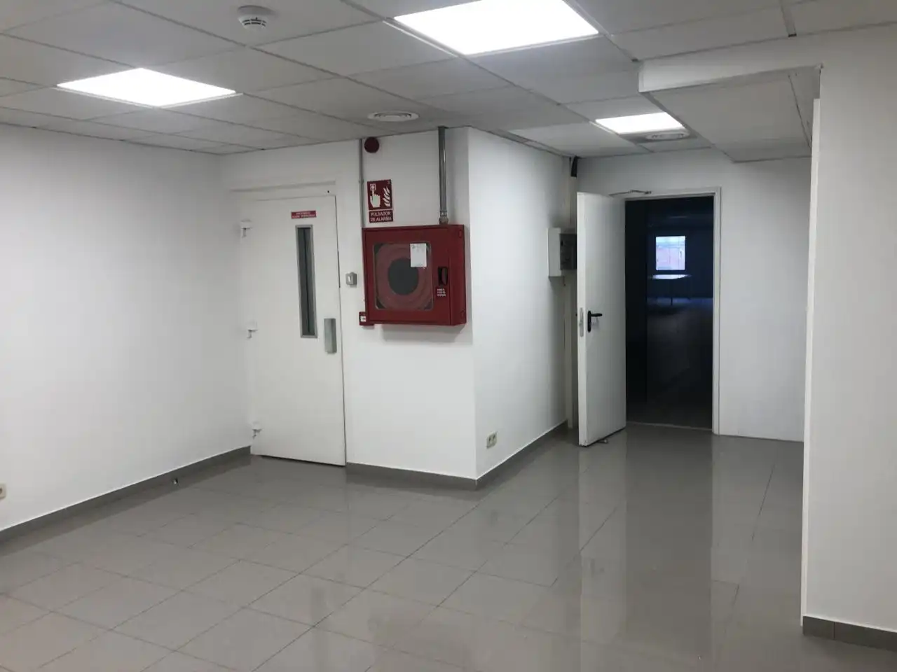Nave industrial de alquiler en Barcelona con Calefacción y Alarma