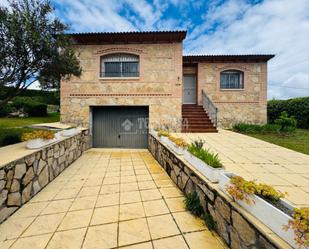 Vista exterior de Casa o xalet en venda en Paredes de Escalona amb Aire condicionat, Calefacció i Jardí privat