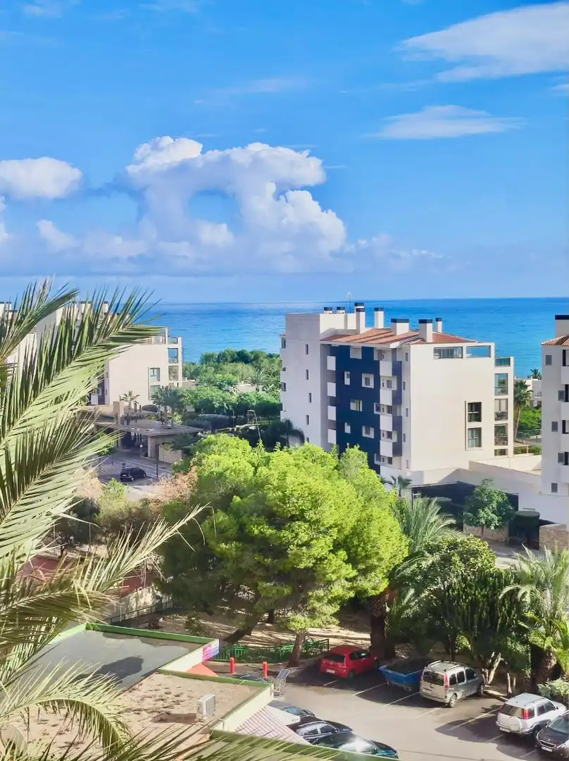 Vista exterior de Apartament en venda en Villajoyosa / La Vila Joiosa amb Jardí privat, Terrassa i Balcó